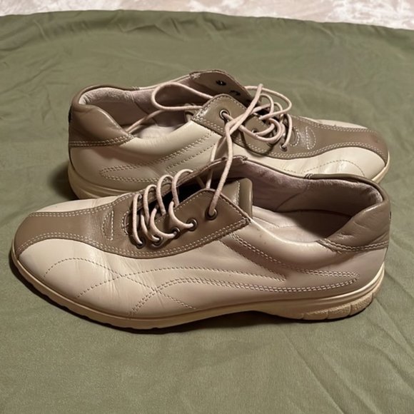 Ecco Leather Walking Shoe in Cream and Tan - Picture 8 of 12
